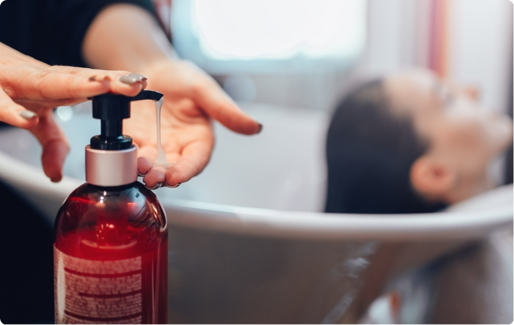 En tant qu'additif au shampooing anti-gras pour cuir chevelu